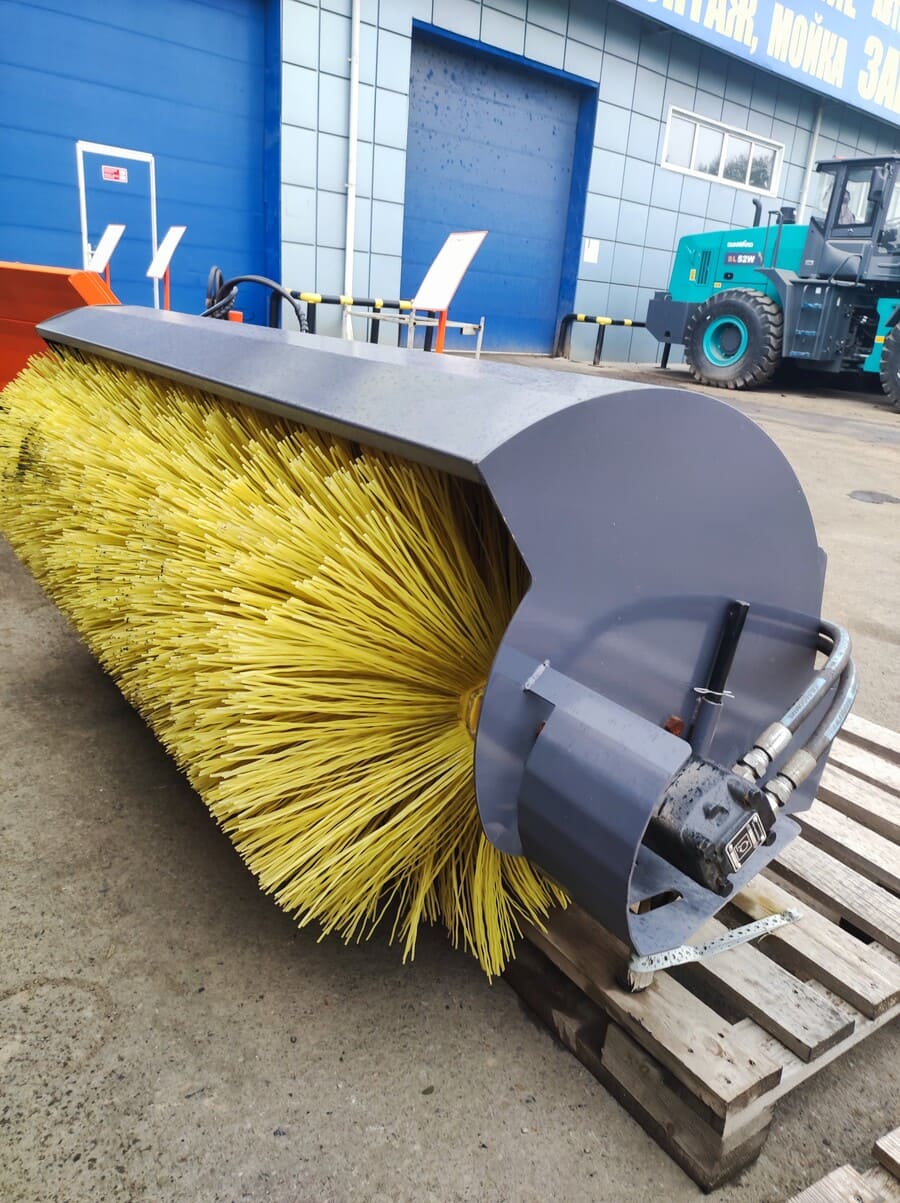 Дорожные щетки на мини-погрузчики Дорожные щетки на мини-погрузчики