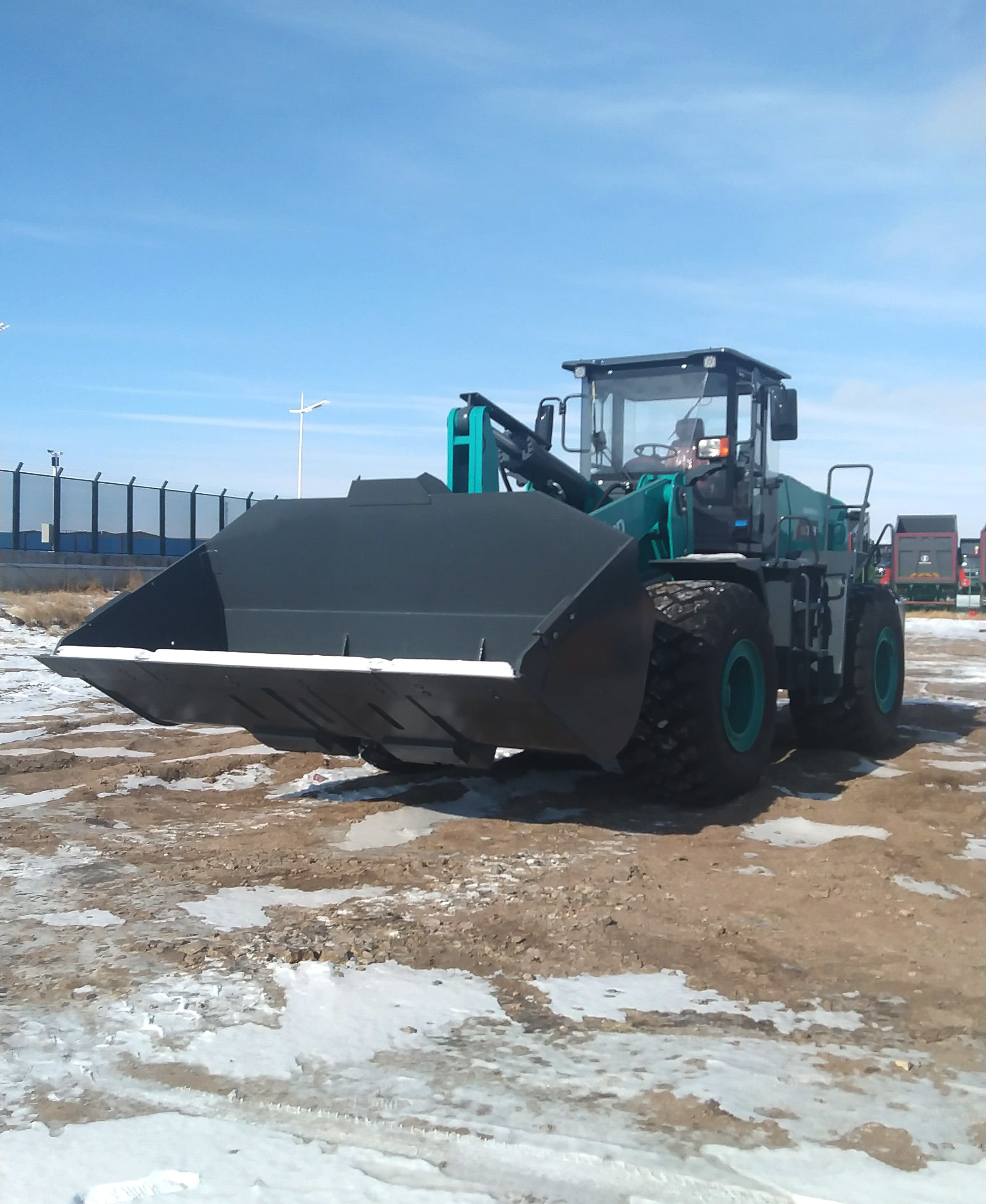 Фронтальный погрузчик  SUNWARD SL71W Фронтальный погрузчик  SUNWARD SL71W