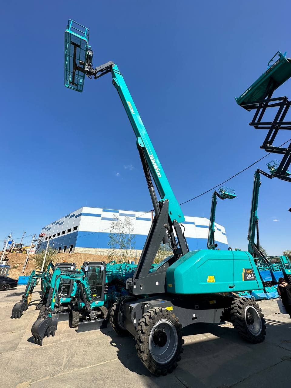 Телескопический подъемник SUNWARD SWT28J